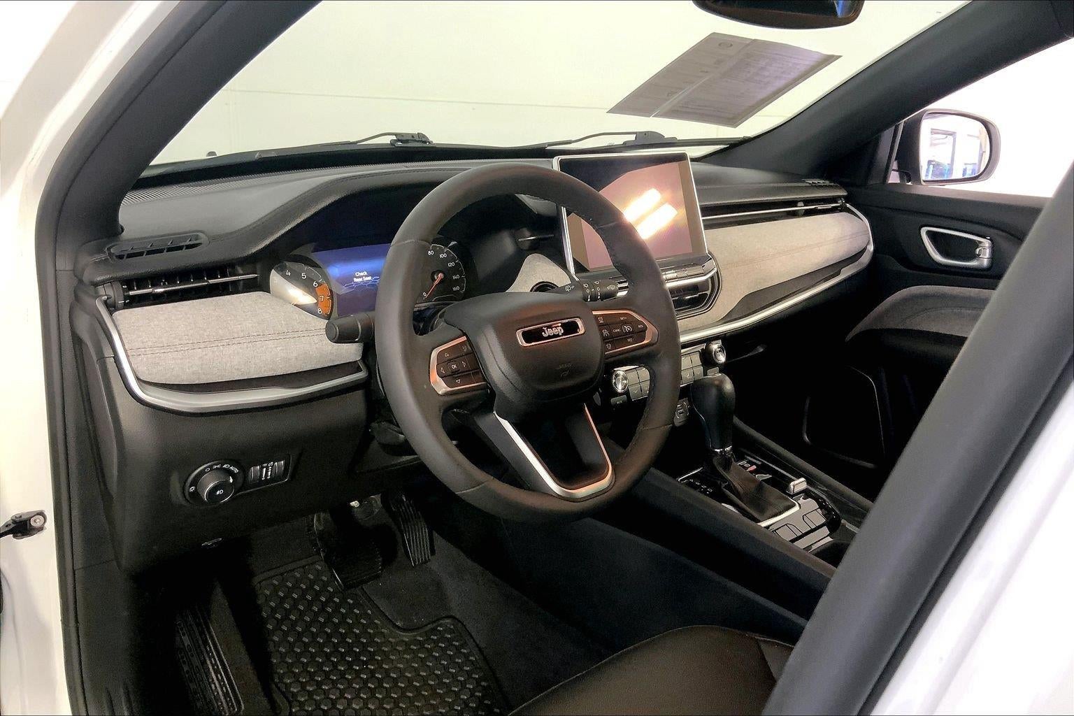 2023 Jeep Compass Latitude Lux