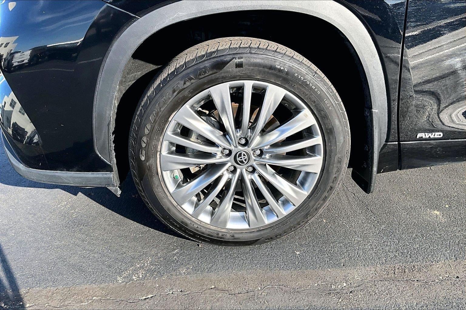 2024 Toyota Highlander Hybrid Platinum
