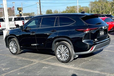 2024 Toyota Highlander Hybrid Platinum