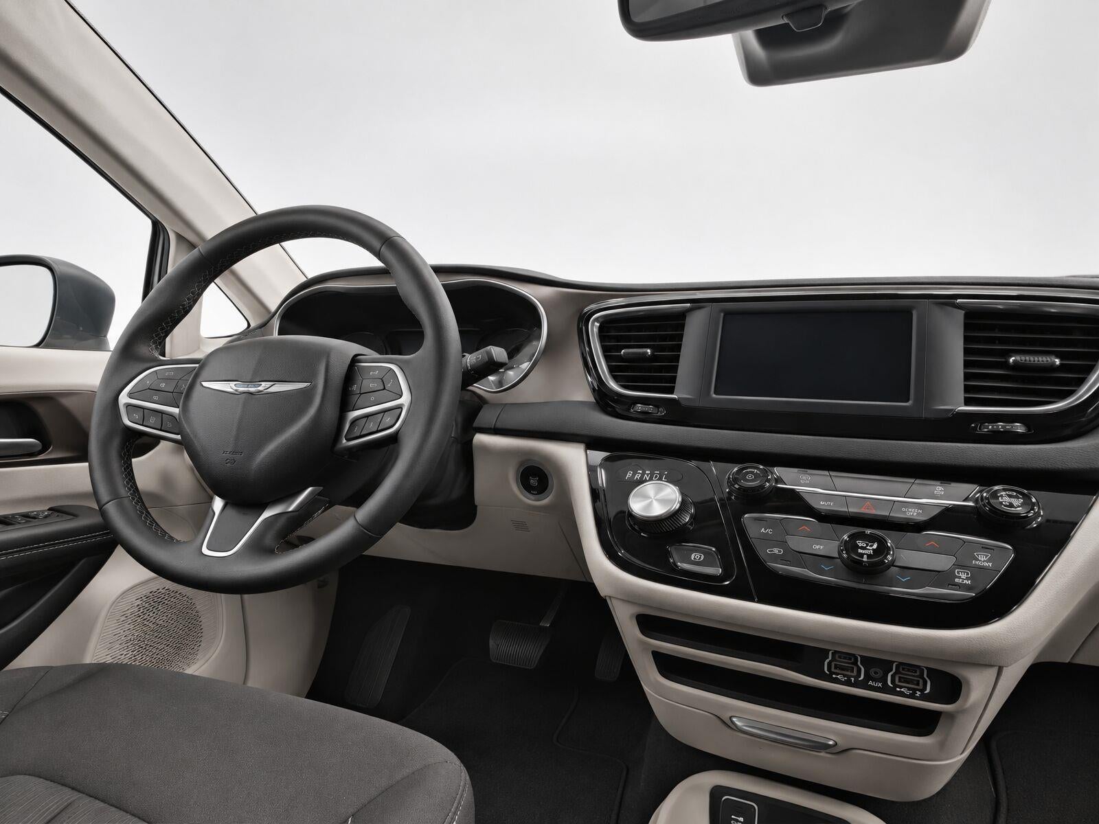 2024 Chrysler Voyager LX