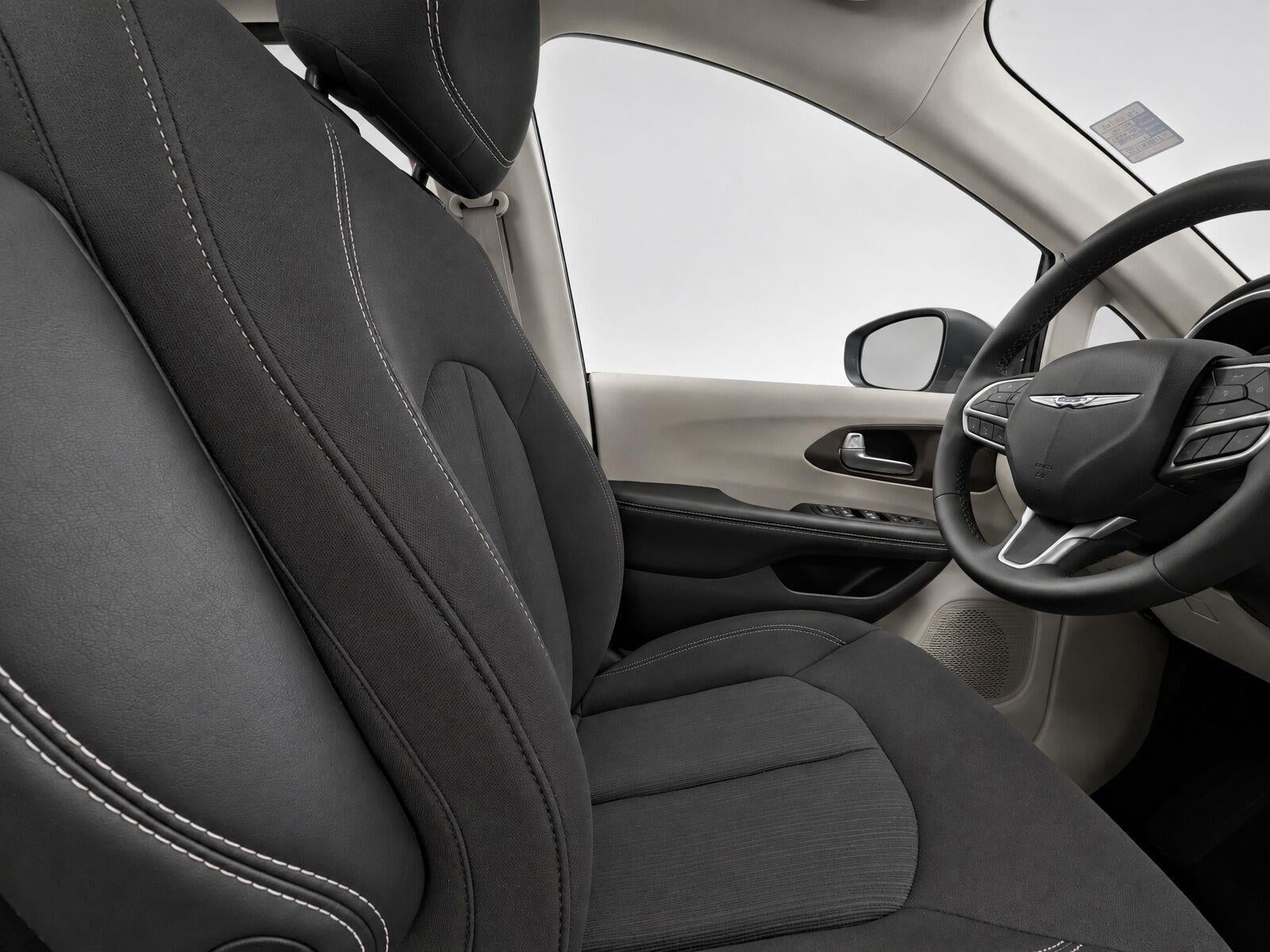 2024 Chrysler Voyager LX