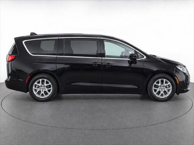 2024 Chrysler Voyager LX