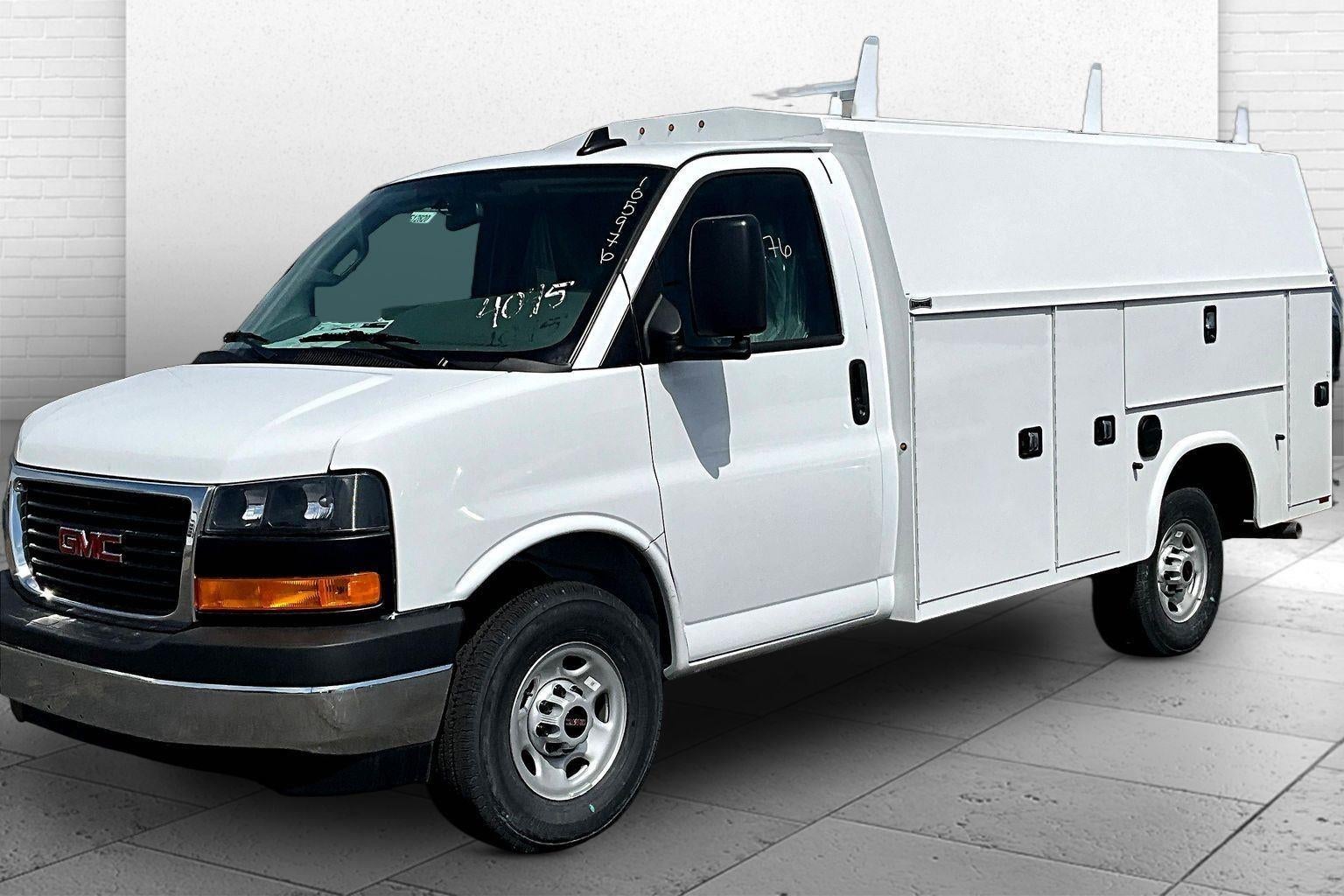 2026 GMC Savana Cutaway 3500 1WT