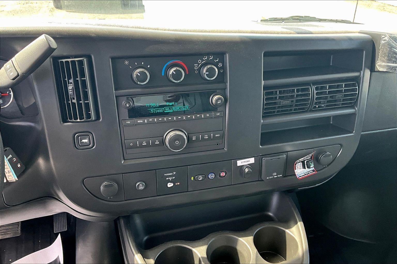 2026 GMC Savana Cutaway 3500 1WT